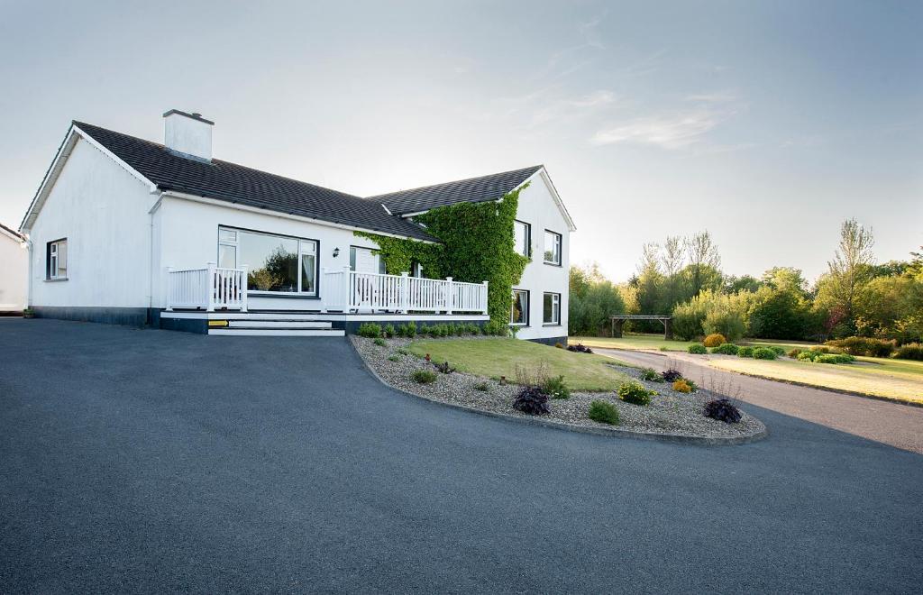 The Waterfront House Country Home Oughterard Exterior foto